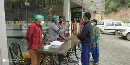 Hundreds people scanned on highway